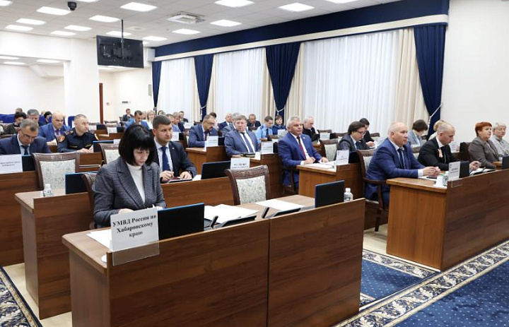 Совершенствование миграционной политики обсудили в Законодательной Думе Хабаровского края