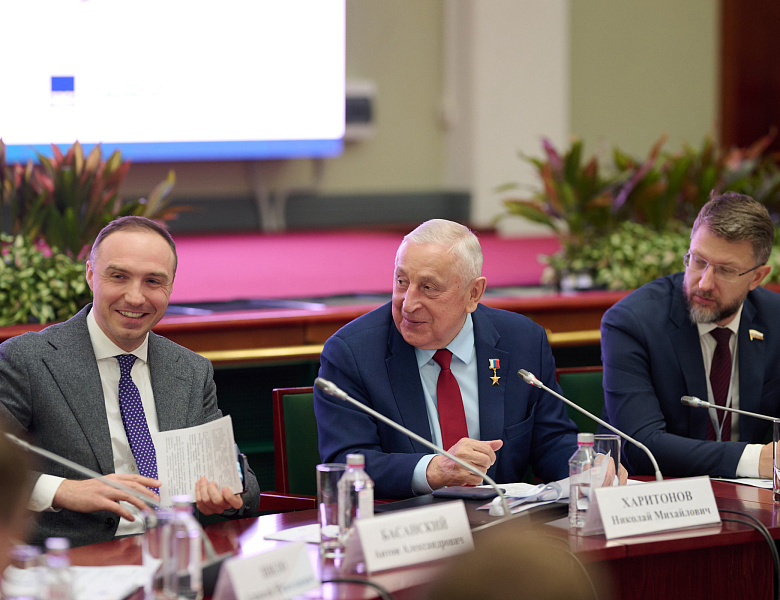 На фоне федерального обсуждения северного завоза Якутия призывает к долгосрочному финансированию и сквозной логистике