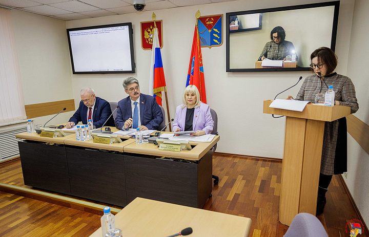 Бюджет Магаданской области на 2026-2028 годы прошел первое чтение