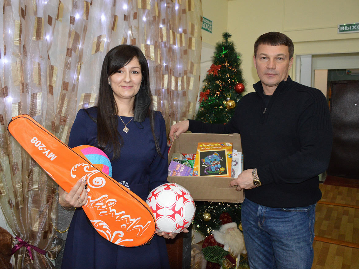 Депутаты и аппарат Законодательного Собрания Амурской области исполняют новогодние желания маленьких амурчан