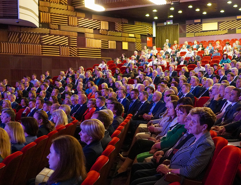 Перед Законодательным Собранием Амурской области с отчетом выступил Губернатор