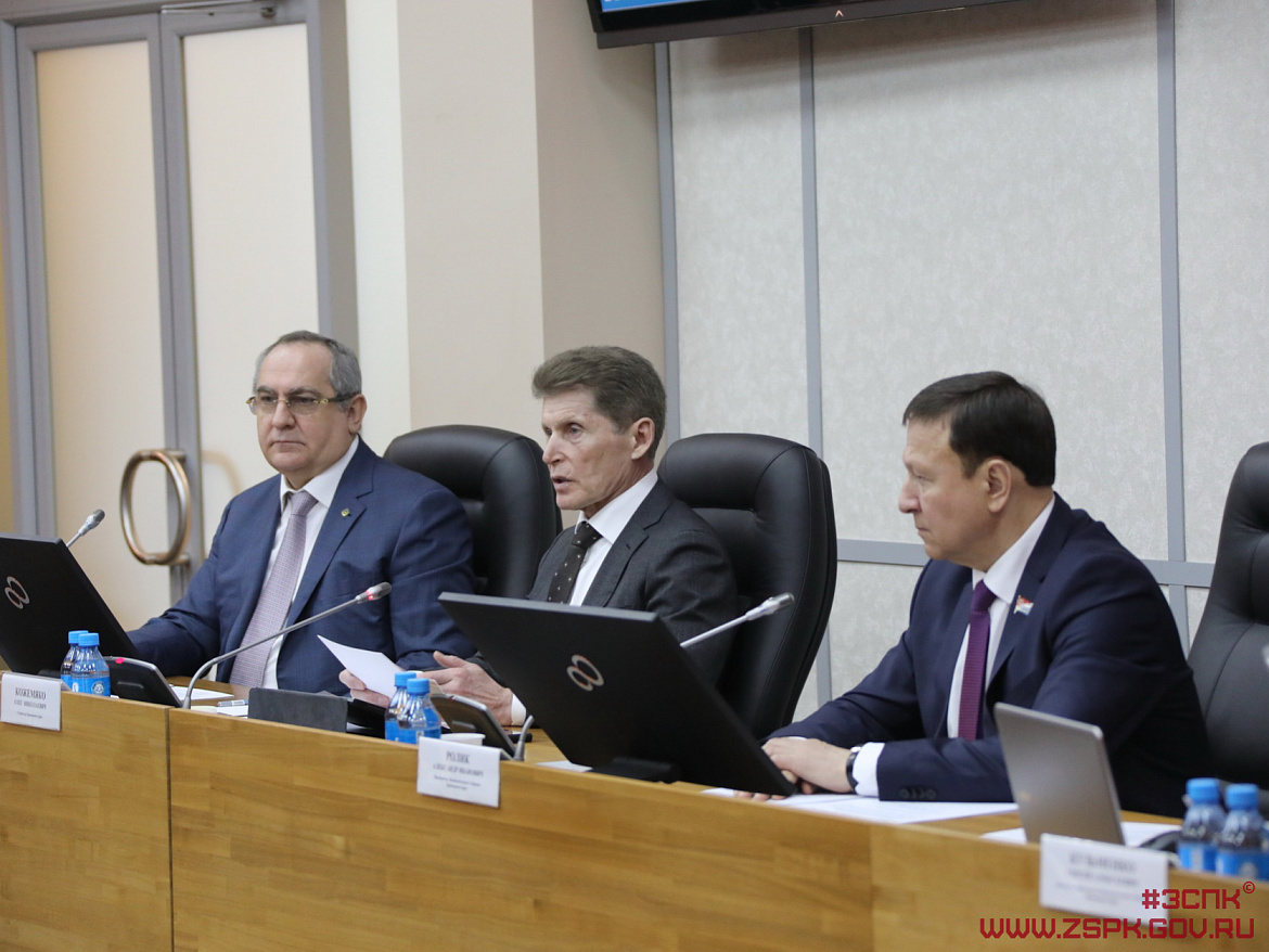 Меры поддержки для детей участников спецоперации расширили в Приморье