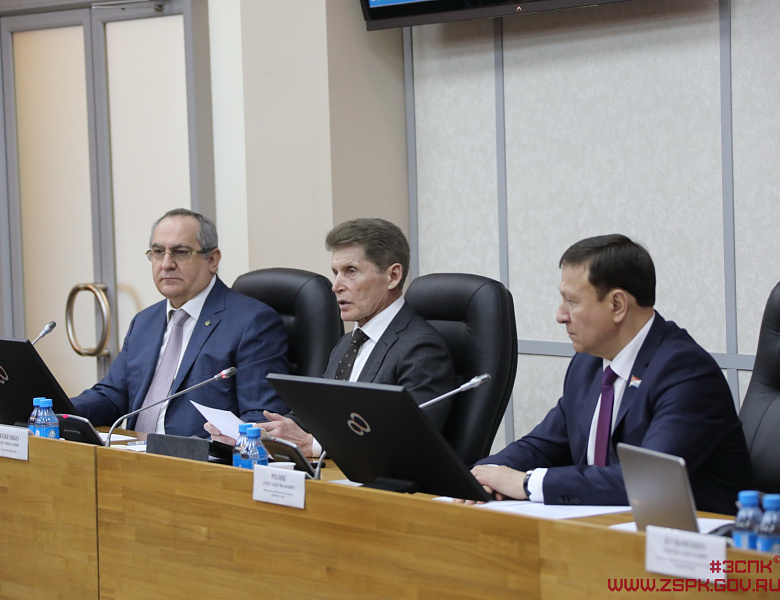 Меры поддержки для детей участников спецоперации расширили в Приморье