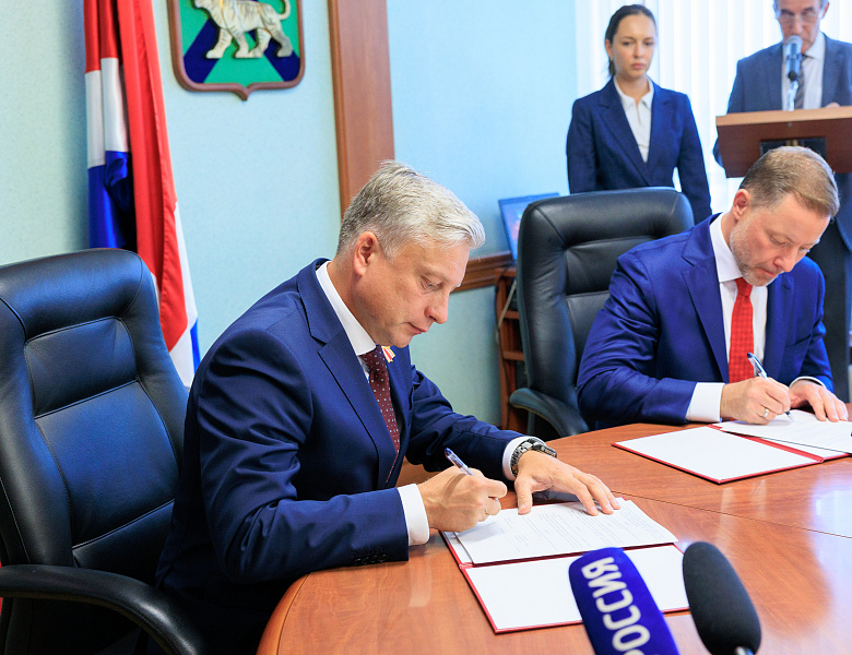 Подписаны соглашения о сотрудничестве между Законодательной Думой Хабаровского края и парламентами Приморского края и Республики Крым