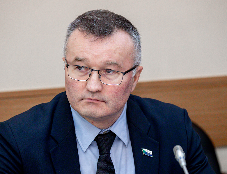 Виктор Лопатин представил инициативу хабаровских законодателей о защите прав пчеловодов 