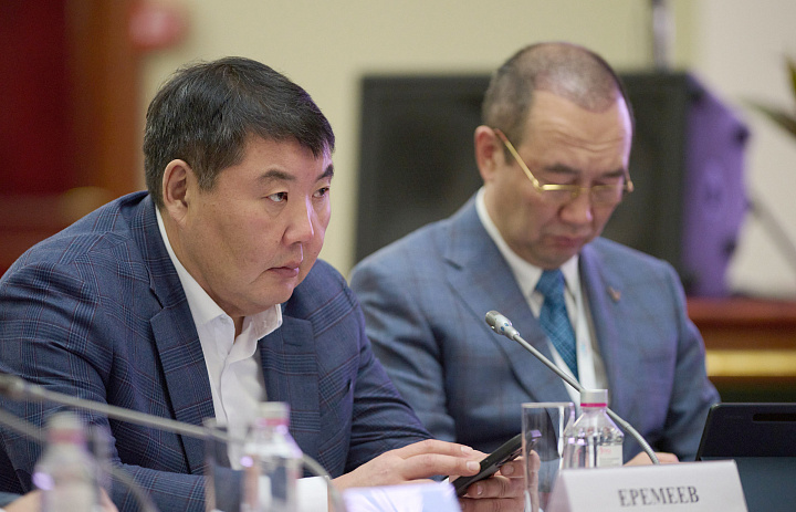 На фоне федерального обсуждения северного завоза Якутия призывает к долгосрочному финансированию и сквозной логистике