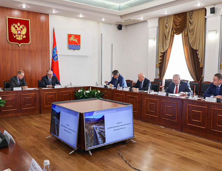 Обеспечение Севера нефтепродуктами, ситуацию с реализацией золота и транспортные вопросы обсудили на выездном совещании комитета Совета Федерации по экономической политике