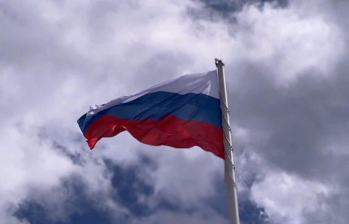 Молодежь ДФО поздравляет с Днем Государственного флага Российской Федерации