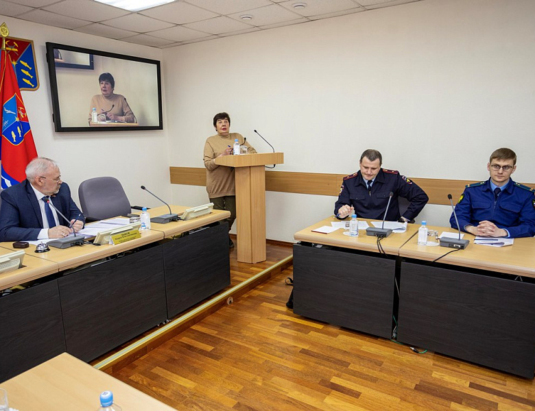 В парламенте Колымы состоялось общественное обсуждение проекта федерального закона об обращении с животными без владельцев