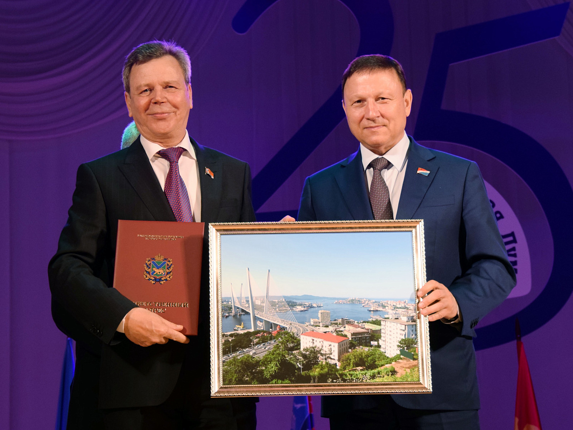 Сергей Абрамов поздравил Александра Ролика с избранием на пост председателя Законодательного Собрания Приморского края