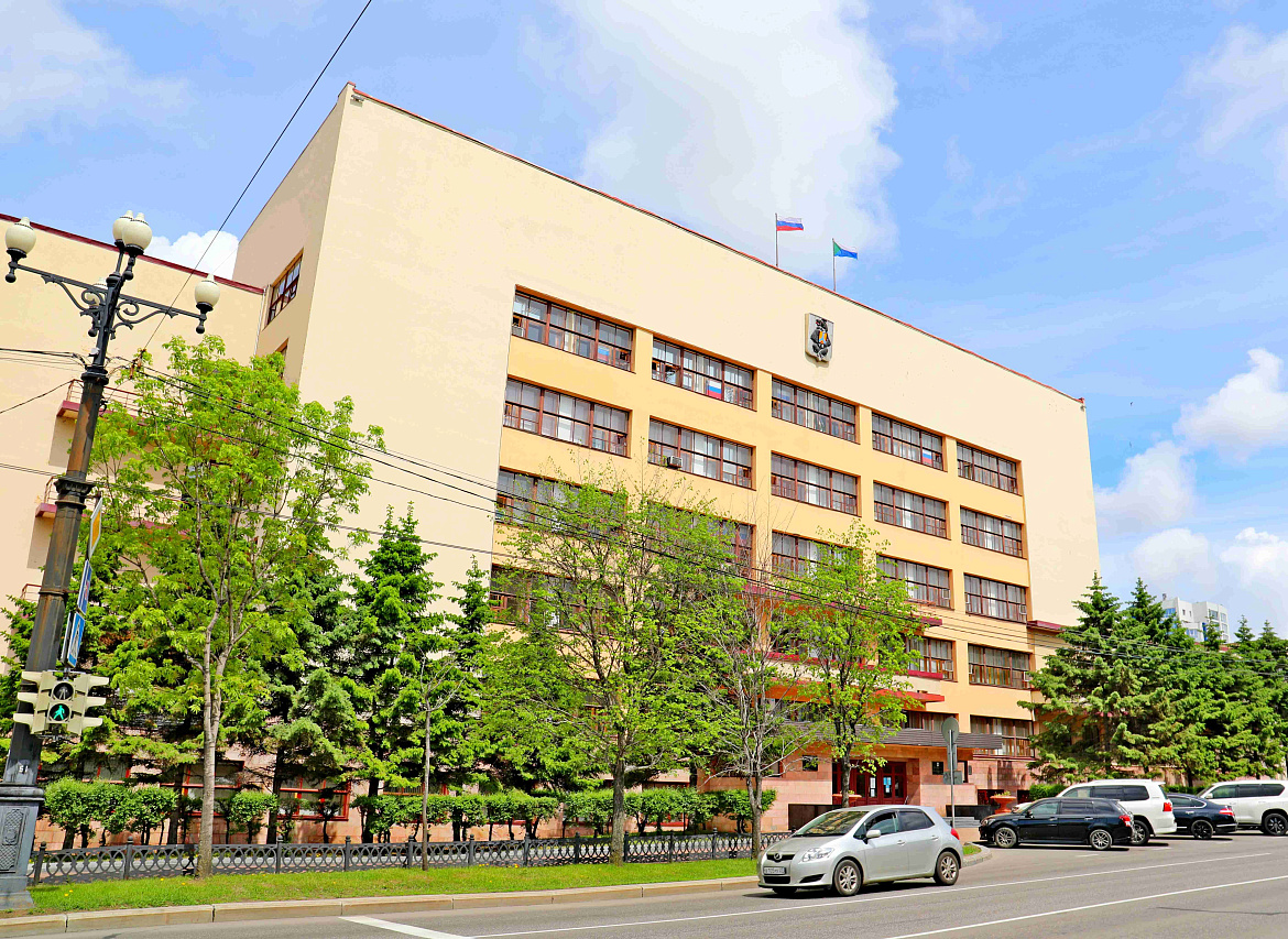 Поздравление Константина Дьяконова с юбилеем Законодательной Думы Хабаровского края 