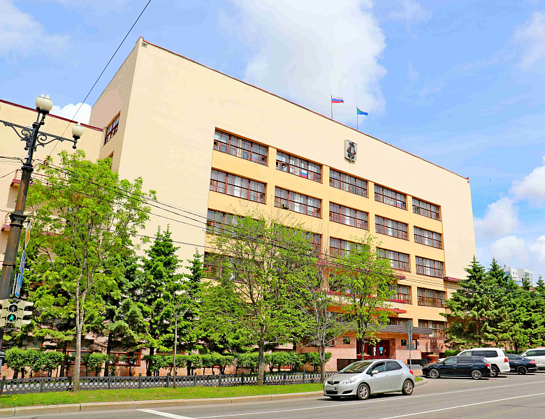 Поздравление Константина Дьяконова с юбилеем Законодательной Думы Хабаровского края 