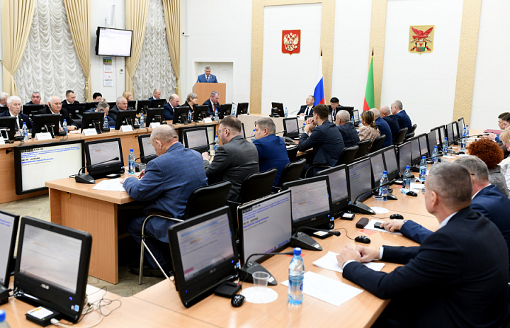 В парламенте Забайкалья вновь обсудили судьбу заброшенных военных домов